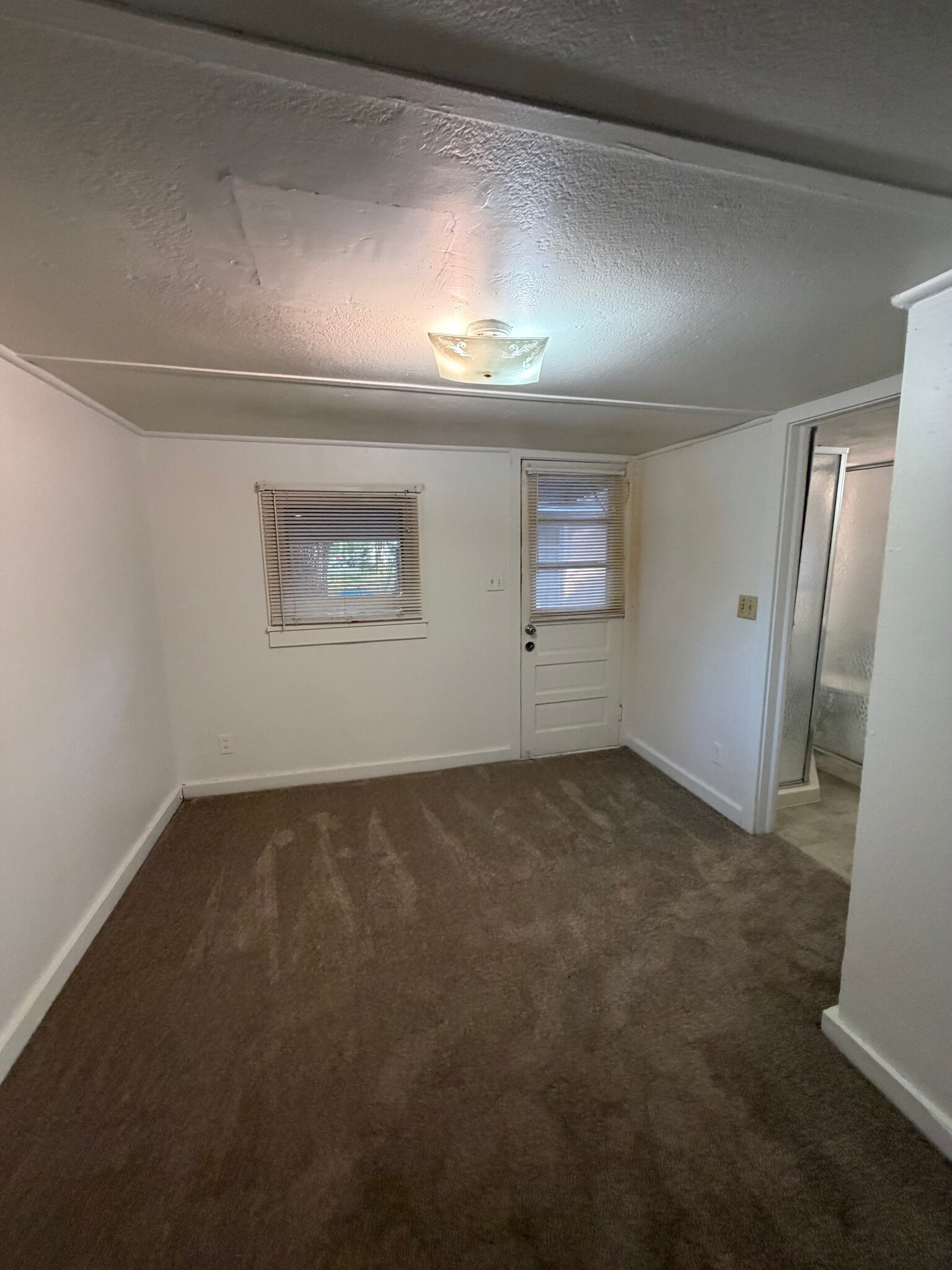 Building Photo - 209 Strawberry Ln