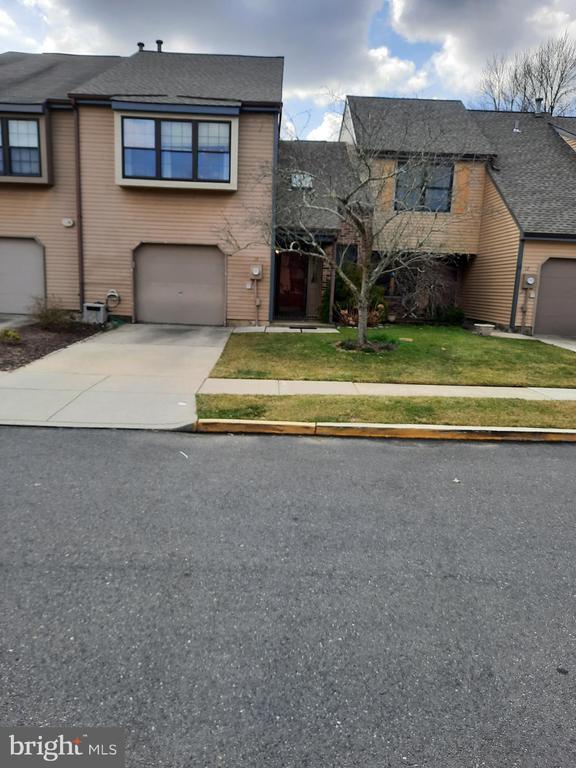 Building Photo - 14 Beverly Ct