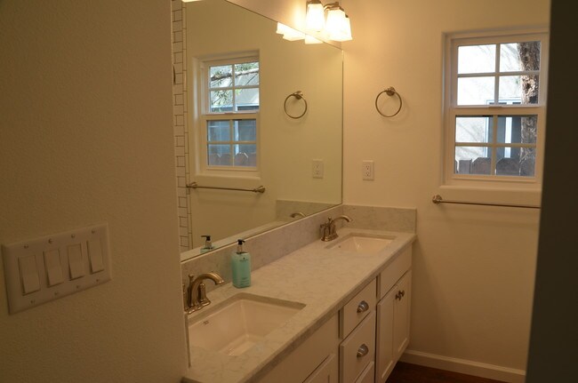 Building Photo - 22126 Del Valle St