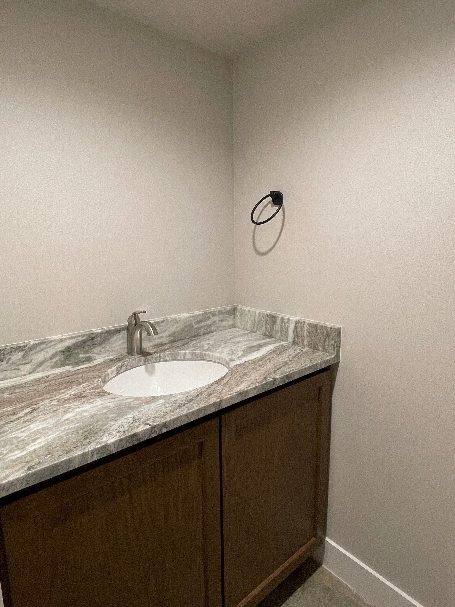 Building Photo - 412 W 1st St