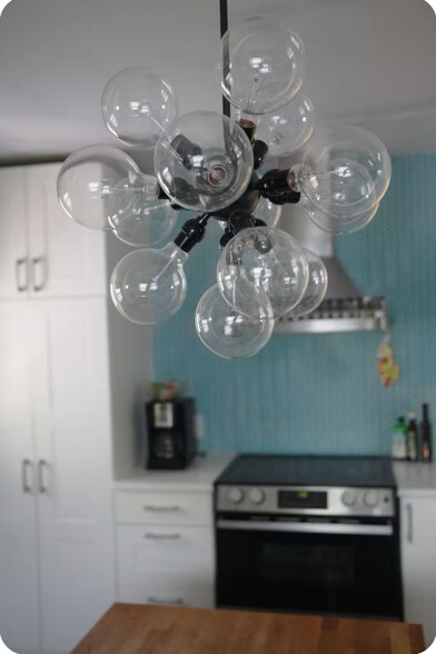 Building Photo - 5920 Rosslyn Ave