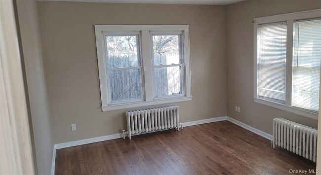 Building Photo - 162 5th Ave