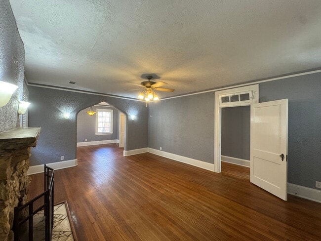 Building Photo - Lovely Cloverdale Idlewild Home