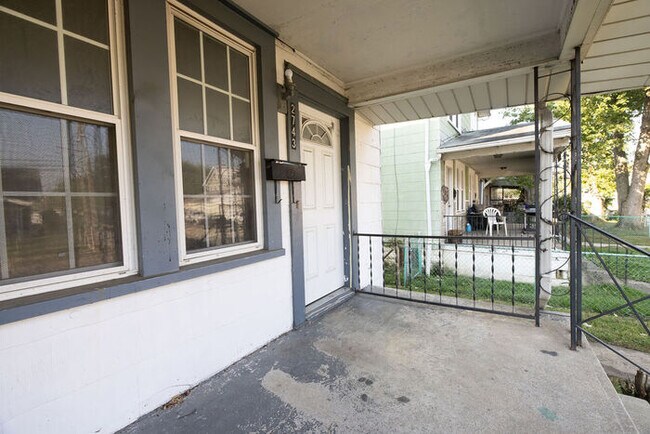 Building Photo - Hilltop Half Double