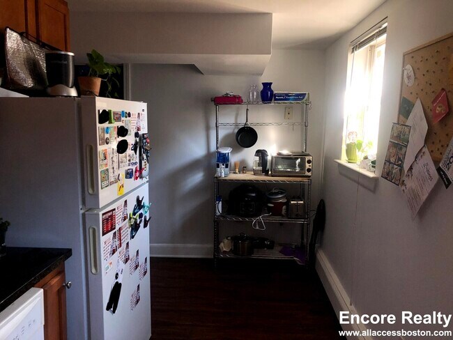 Building Photo - 61 Selkirk Rd