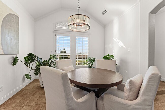 Building Photo - 1400 N Redondo Ave