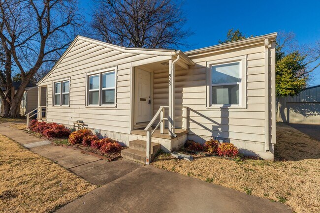 Primary Photo - Beautiful Brookside duplex unit - NO PETS
