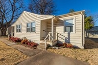 Building Photo - Beautiful Brookside duplex unit - NO PETS