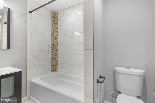 Building Photo - 2208 S 5th St