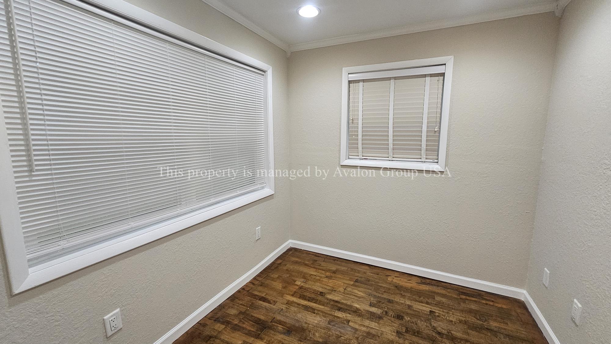 Building Photo - 2052 Lake Weir Ave