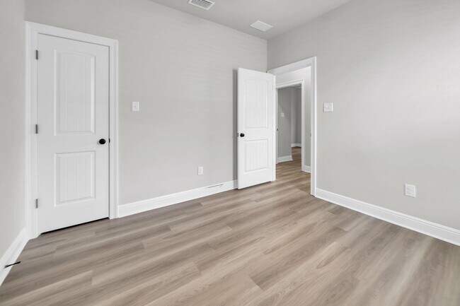 Building Photo - 4603 Jayhawk Dr