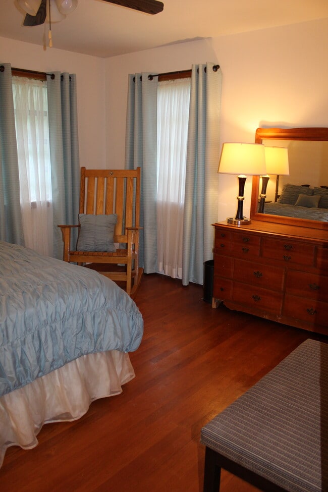 Bedroom 2 with queen bed - 133 Rockdale Ave