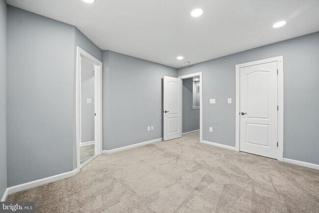 Building Photo - 7416 Riding Meadow Way