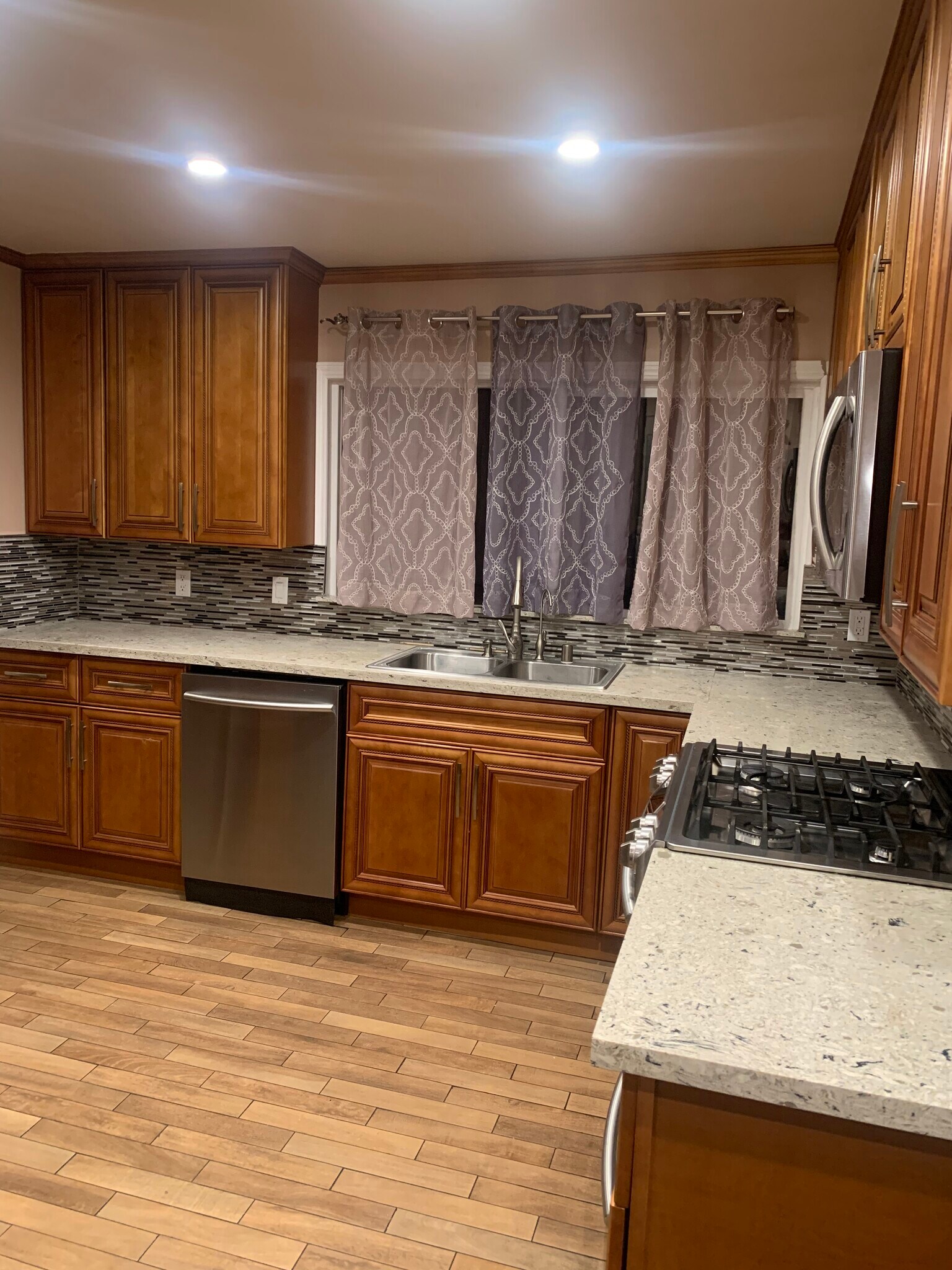 Building Photo - 766 N Alexandria Ave