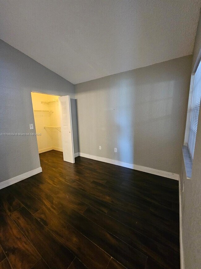 Building Photo - 2861 N Oakland Forest Dr