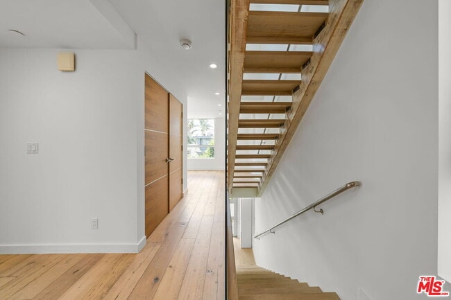 Building Photo - 808 Brooks Ave