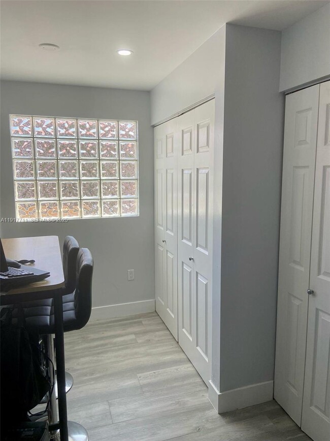 Building Photo - 10018 Hammocks Blvd