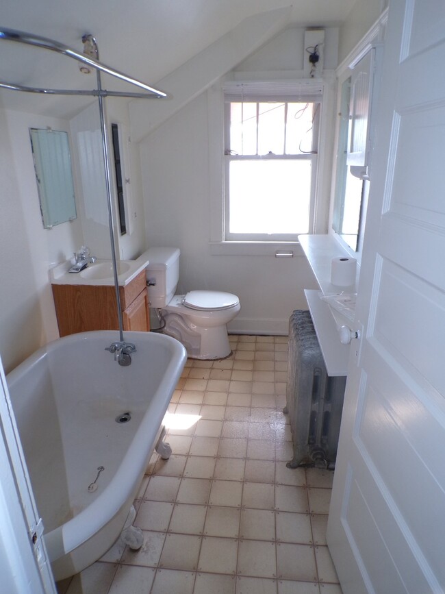 Building Photo - Capitol Hill - 1 Bedroom, 1 Bathroom (644M...