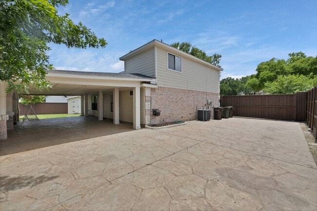 Building Photo - 3416 Stonecrest Cir