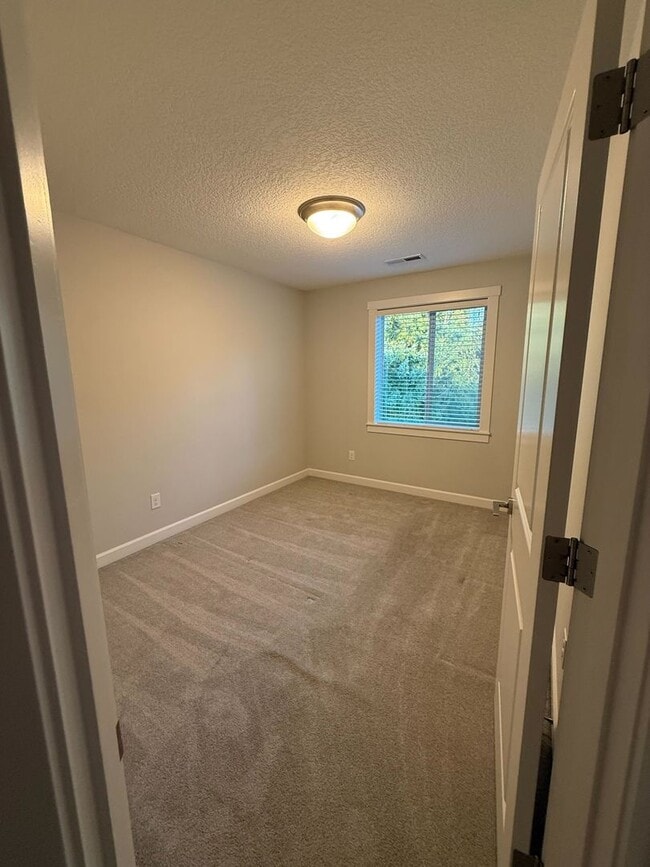 Building Photo - Beautiful 3Bd/2.5Ba Salmon Creek Home!