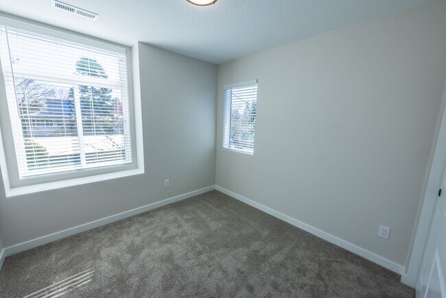 Building Photo - Built in 2024 - 3 bedroom with loft/office. Has AC.