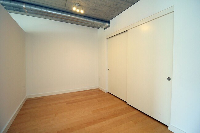 Building Photo - Chic, Urban 1 Bedroom Loft Style Condo at ...