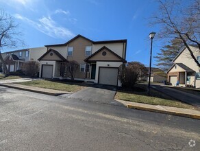 Building Photo - Private Townhome on the Hilliard School Di...