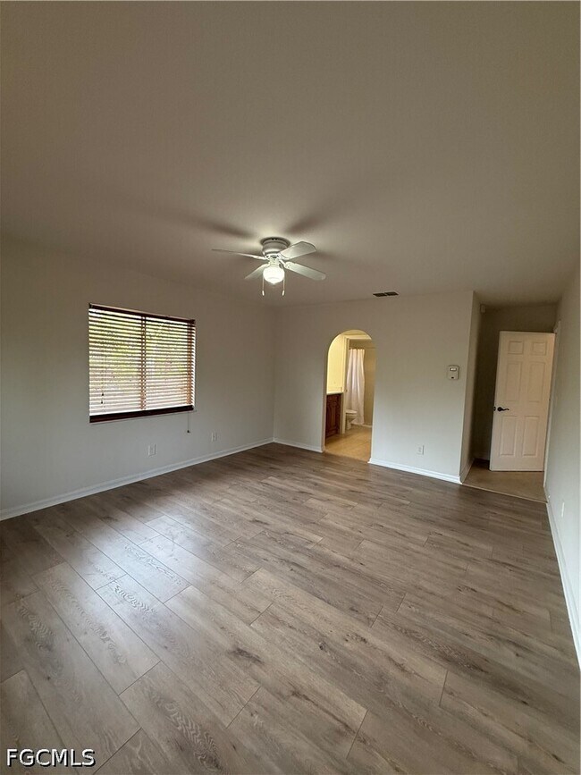 Building Photo - 1371 14th Ave NE