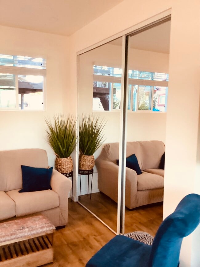 Building Photo - 2606 S Moray Ave