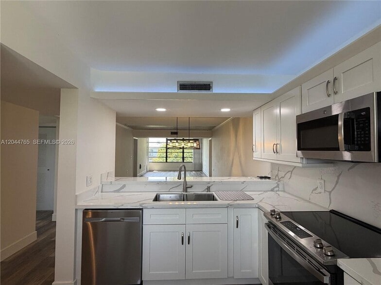 Building Photo - 1705 Whitehall Dr