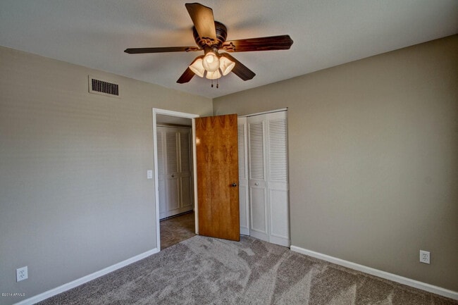 Building Photo - 1030 E Manhatton Dr