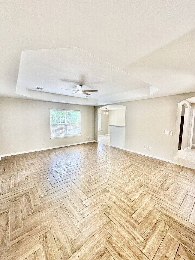 Building Photo - 6 Roessler Ln