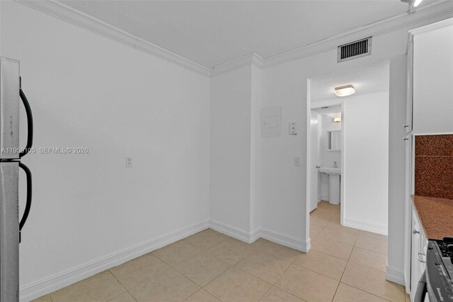 Building Photo - 2851 NE 183rd St