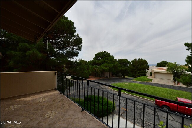 Building Photo - 5900 Mira Hermosa Dr