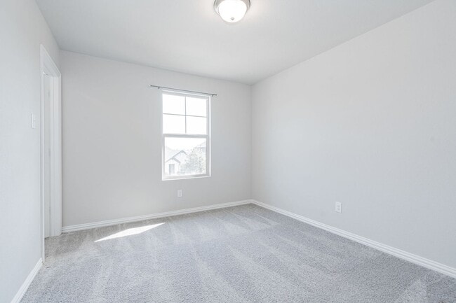 Building Photo - Stunning 3-bedroom, 2.5-bathroom with office.
