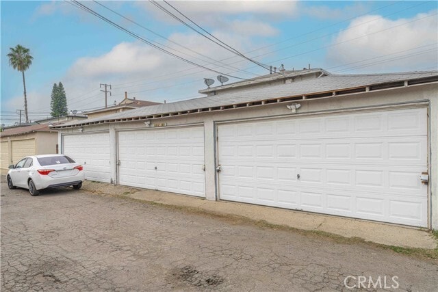 Building Photo - 1316 W Valencia Dr