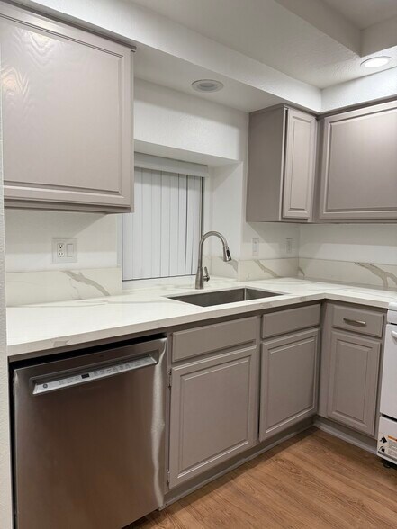 Building Photo - 730 Cory Dr