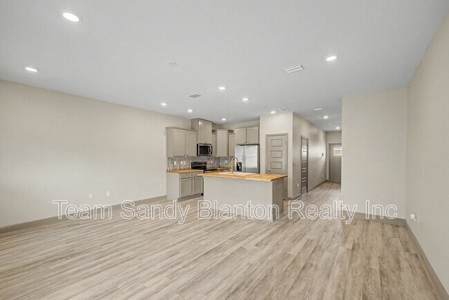 Building Photo - 9055 Golden Eye Dr