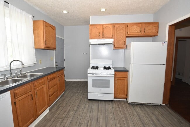Building Photo - 1327 Corby Blvd