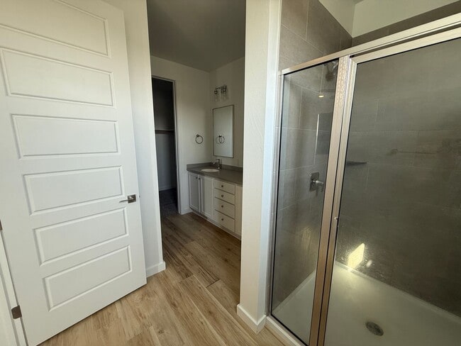 Building Photo - Pet Friendly 3 Bed 2.5 Bath Single Family ...