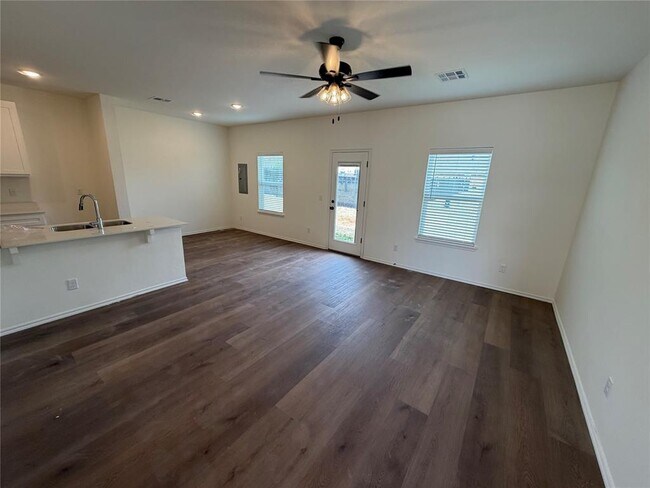 Building Photo - 303 Aaran Way