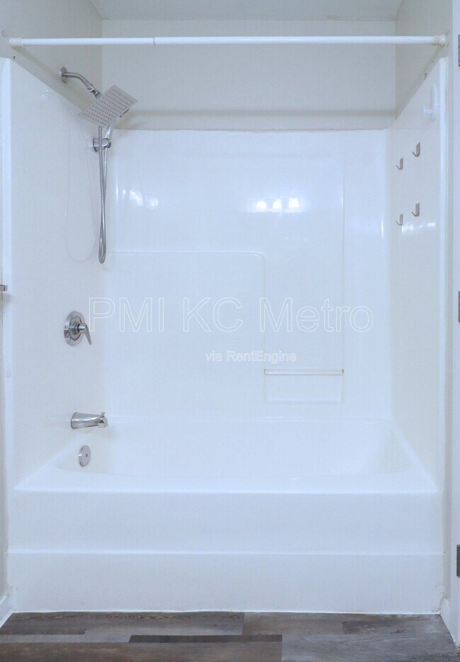 Building Photo - 200 Main St