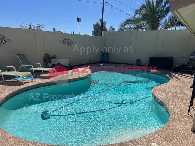 Building Photo - 1653 E Villa Maria Dr