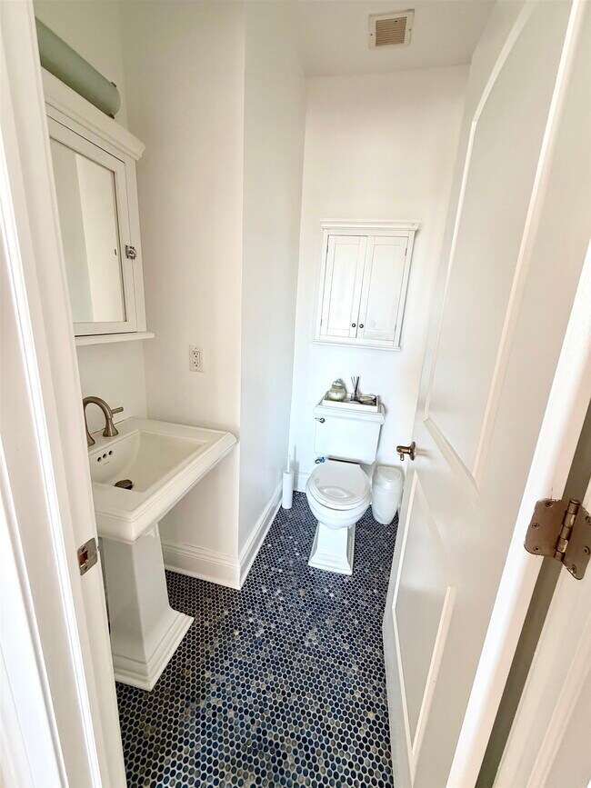 Building Photo - 34-40-40 48th St