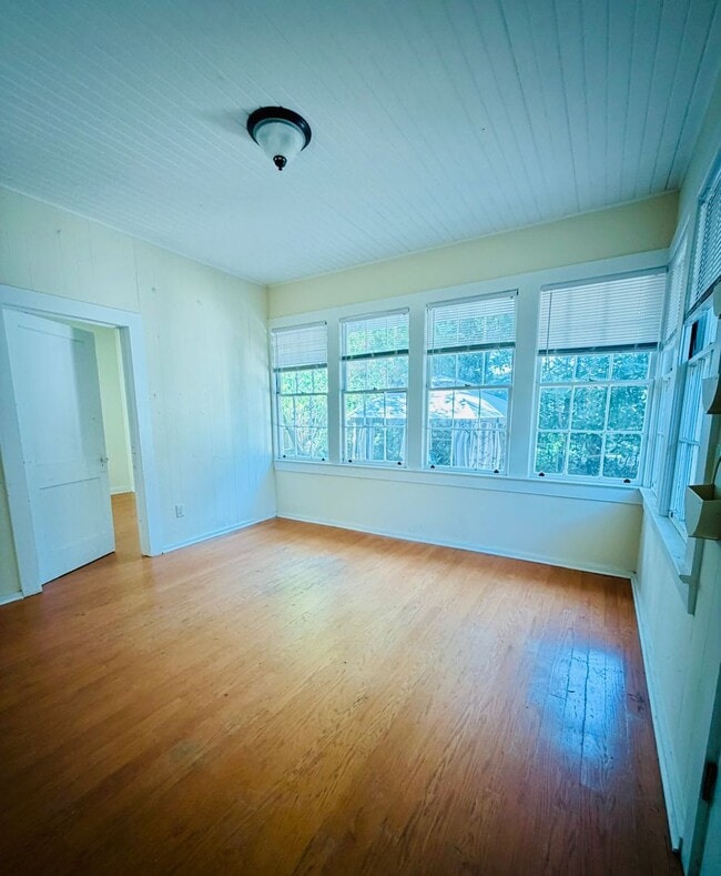 Building Photo - 2500 Louisiana Ave