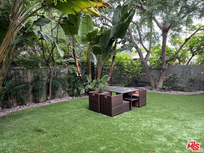 Building Photo - 1019 Camino Real