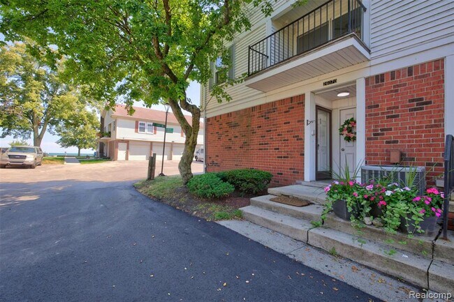 Building Photo - 26070 N Lake Dr