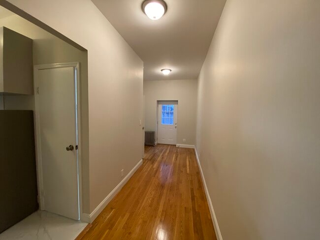 Building Photo - 446 E 78th St