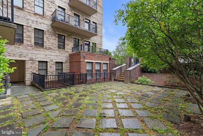 Building Photo - 181 E Reed Ave