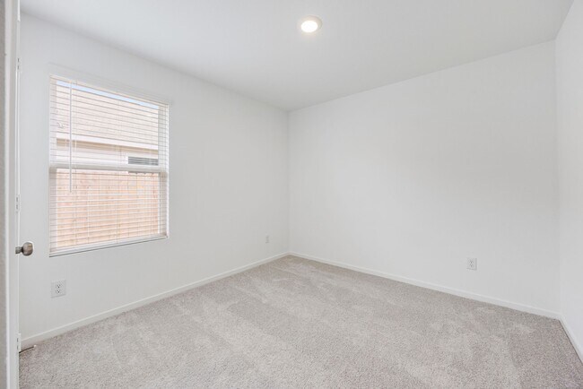 Building Photo - 25625 Rose Creek Dr